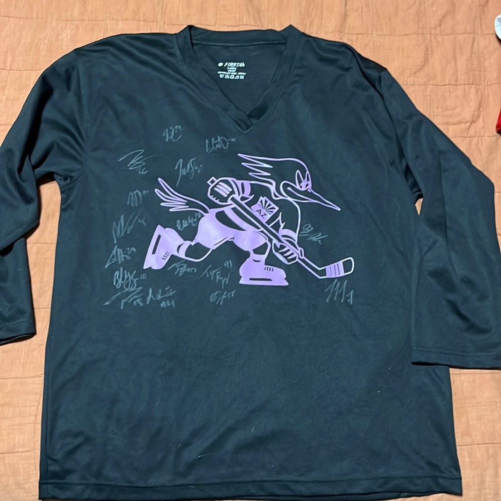 Tucson Roadrunners team autographed jersey